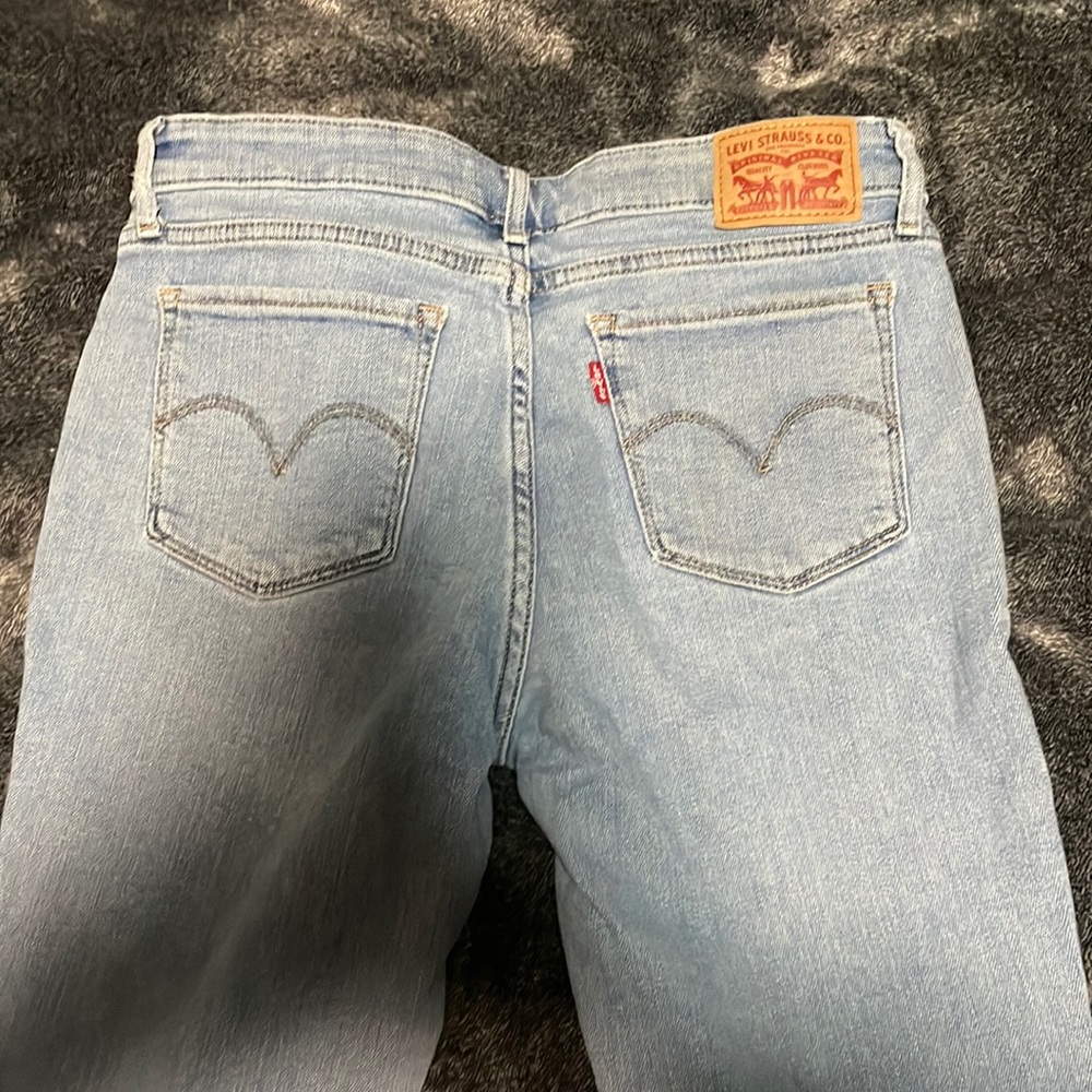 Levi’s 711 the skinny ankle ripped jeans